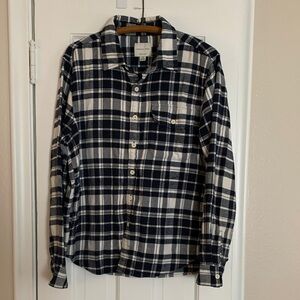American Eagle Men’s Super Soft Navy & White Plaid Casual Shirt
Size Large